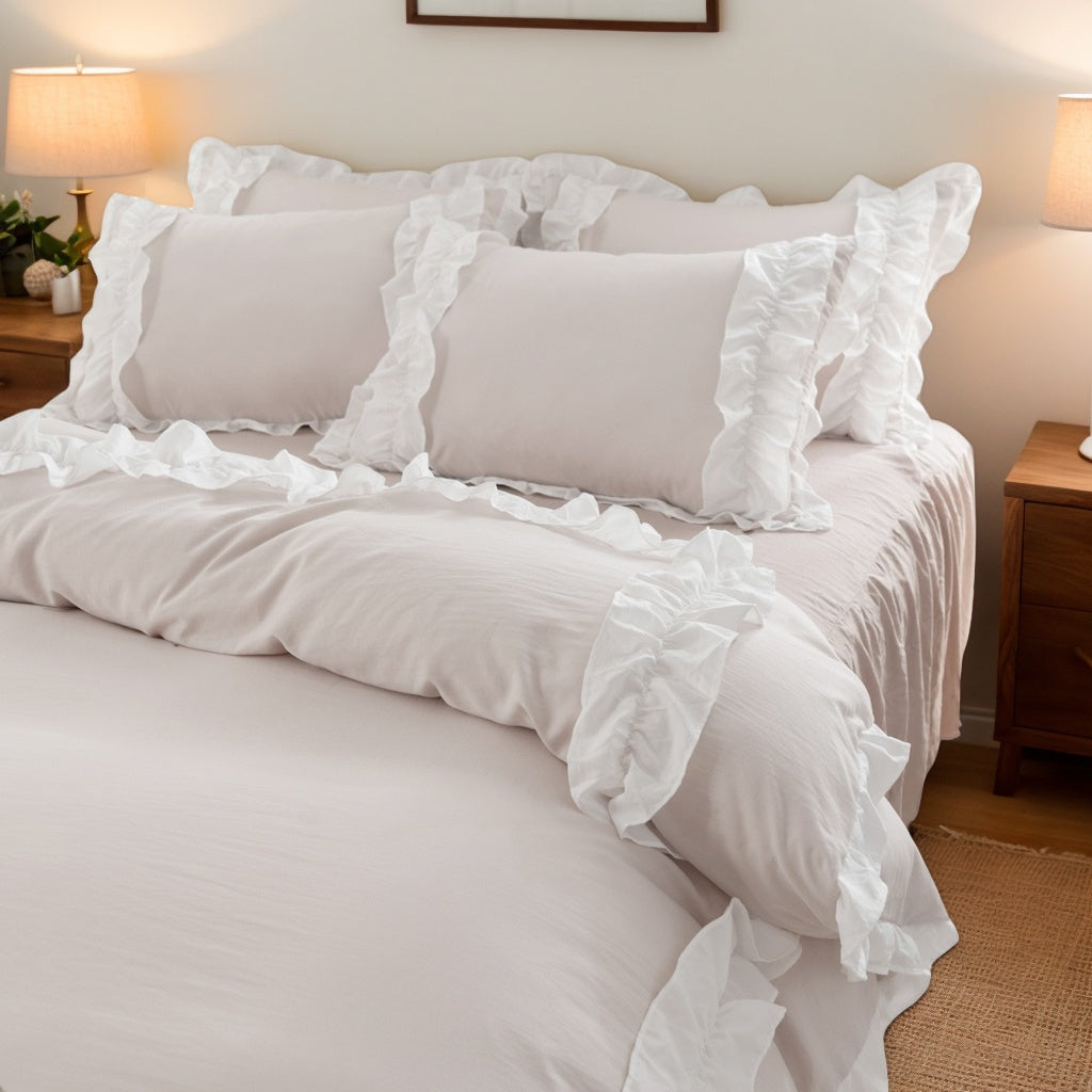 US Queen\u002F King Size - 3pcs Ruffled Duvet Cover Set - Soft & Cozy Bedding - Perfect Halloween Decor Or Christmas Gift.